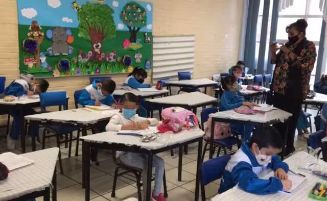 Los padres prefieren regresar a clases a distancia