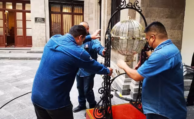 'Niños gritones' y tómbolas de la Lotería Nacional llegan a cena de AMLO con empresarios