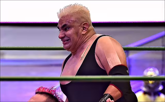 Shocker llega a clínica de rehabilitación de Julio César Chávez