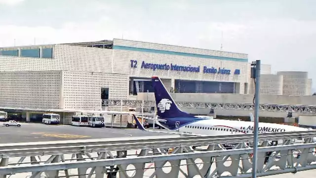 El sujeto fue detenido luego de amagar con un arma de fuego a tres sujetos que acaban de salir del aeropuerto