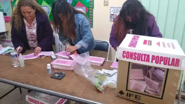 INE realiza el conteo de la consulta popular