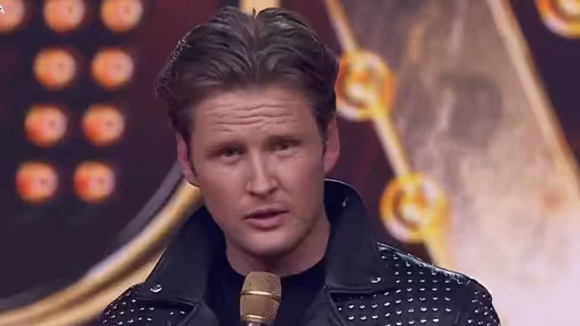 Alexander Acha, es un músico, cantante y compositor mexicano que su fama comenzó prácticamente cuando era un niño