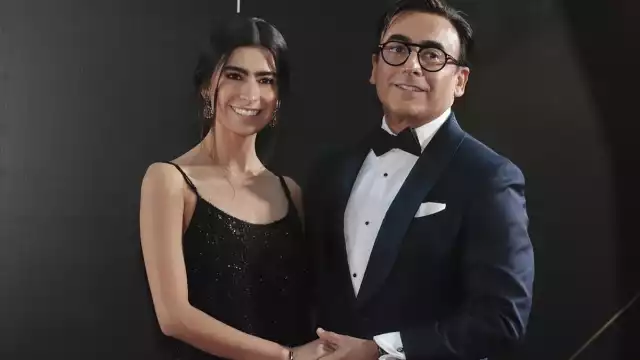 Fue durante una alfombra Roja que Paola Ramones presumió a su novio Daniel Khosravi