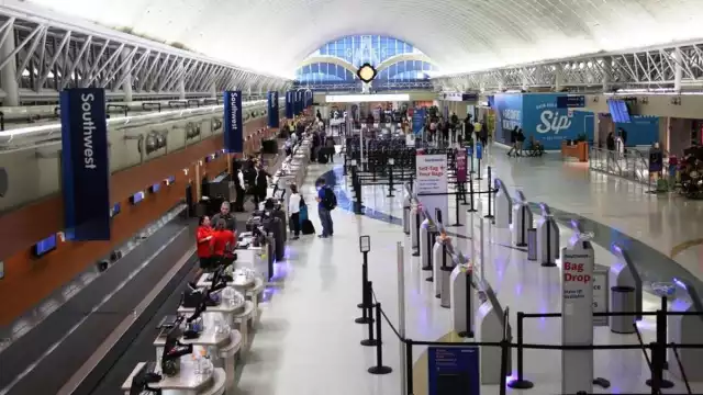 El Departamento de Policía de San Antonio informó que el cierre del aeropuerto fue como medida de precaución