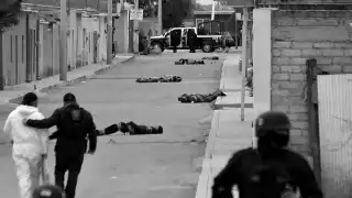 Los cadáveres fueron hallados envueltos en cobijas. Foto: EFE