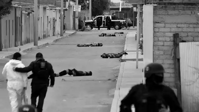 Los cadáveres fueron hallados envueltos en cobijas. Foto: EFE