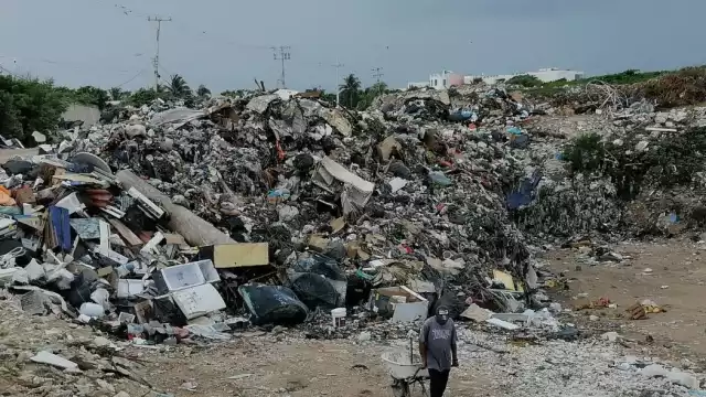 Los volqueteros se ofrecieron a trasladar todos los residuos al continente antes de la próxima temporada alta de verano