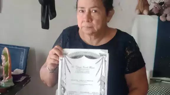 Mujer denuncia corrupción judicial en Carmen; busca detener desalojo tras heredar propiedad