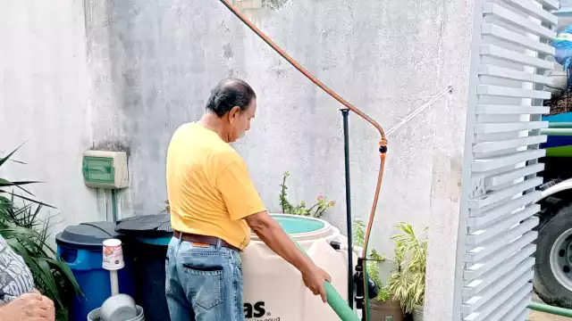 En algunas colonias se abastecen a cuentagotas desde hace cinco años, por lo que el hartazgo contra Aguakan aumenta