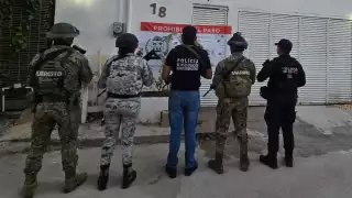 Caen siete personas en cateos en Cancún y Chetumal; aseguran drogas y armas