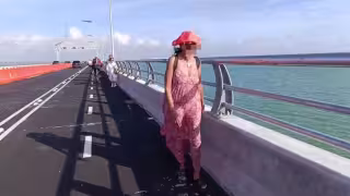 Captan a tres peatones caminando en la ciclovía del Puente Nichupté y desatan críticas