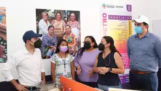 El mandatario firmó el compromiso de que en todos los municipios se atienda a la mujeres a través de un instituto en noviembre del 2021