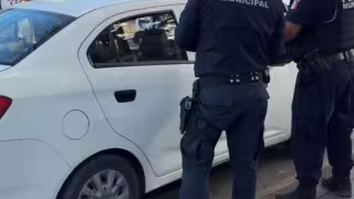 Conductor alcoholizado pierde el control e impacta autos estacionados en la Supermanzana 75 de Cancún