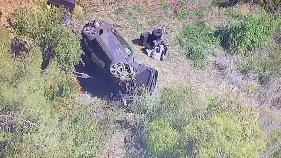 Tiger Woods sufrió un accidente automovilístico en Los Ángeles Tiger Woods sufrió un accidente automovilístico en Los Ángeles