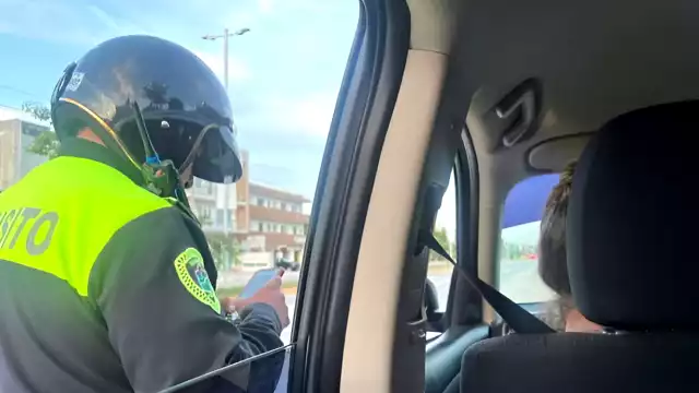 El agraviado reportó que los oficiales dados de baja iban a bordo de una motocicleta con el número económico 9214