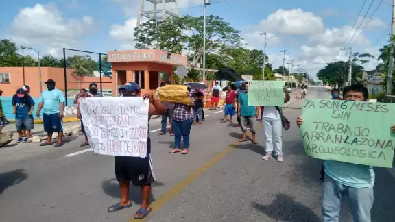 Protestas artesanos del municipio de Tinum (Alfredo Osorio Aguilar) Protestas artesanos del municipio de Tinum (Alfredo Osorio Aguilar)