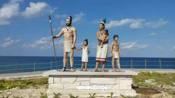 El espacio cuenta con 23 estatuas alusivas a la cultura maya que reemplazaron a las obras de renombrados artistas El espacio cuenta con 23 estatuas alusivas a la cultura maya que reemplazaron a las obras de renombrados artistas