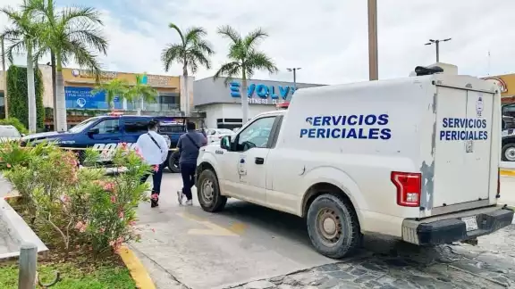 La víctima, que estaba en una camioneta negra, podría ser buscada por presuntos delitos de tráfico de armas y trata de personas La víctima, que estaba en una camioneta negra, podría ser buscada por presuntos delitos de tráfico de armas y trata de personas