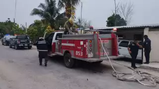 Chispa provoca incendio en palapa de una casa en Tizimín
