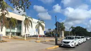 La menor murió aplastada por un elevador cuando la llevaban a otro piso