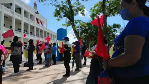 Los miembros del Movimiento Antorchista en Quintana Roo había llegado a un acuerdo con Carlos Joaquín, que no se cumplió Los miembros del Movimiento Antorchista en Quintana Roo había llegado a un acuerdo con Carlos Joaquín, que no se cumplió