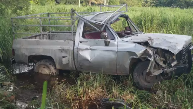 El vehículo transportaba a seis trabajadores más