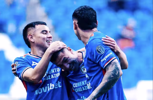 cruz azul se mantiene en la cima