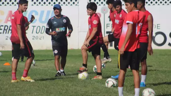 El Técnico Enrique Vela, fue anunciado el 23 de julio para encarar la Liga TDP
