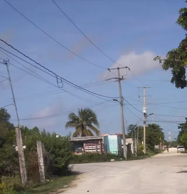 La descarga fue fulminante, ya que al caer al suelo, ya no contaba con signos vitales