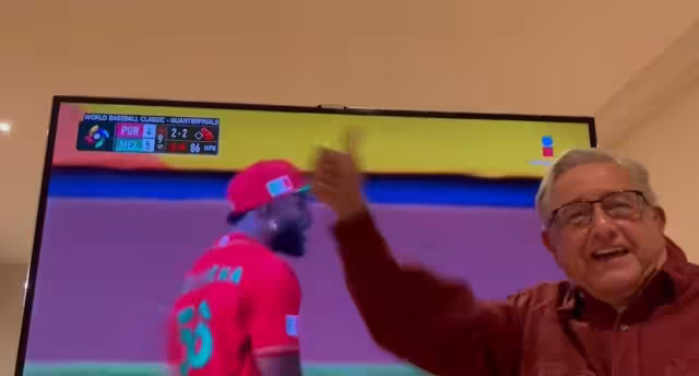 AMLO celebrando la victoria de México