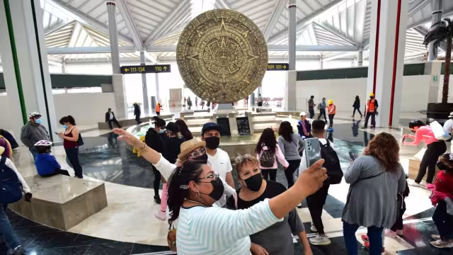 Este domingo muchas personas pudieron visitar el AIFA previo a su inauguración. Foto: Twitter @JesusRCuevas