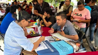 Trabajadores buscan empleo en hoteles de Cancún mientras la CROC descarta despidos en el sector turístico