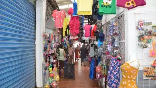 Los locatarios apenas logran vender 200 pesos al día, lo que no alcanza para cubrir los cobros excesivos de la CFE