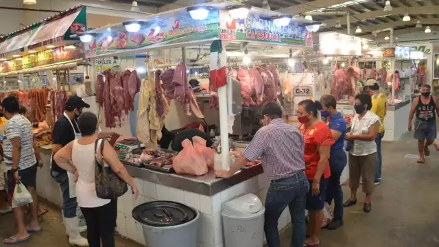 Locatarios esperan una repunte en sus ventas del 70% y descartan un aumento en sus precios. Foto: Fernando Kantún