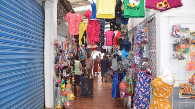 Los locatarios apenas logran vender 200 pesos al día, lo que no alcanza para cubrir los cobros excesivos de la CFE