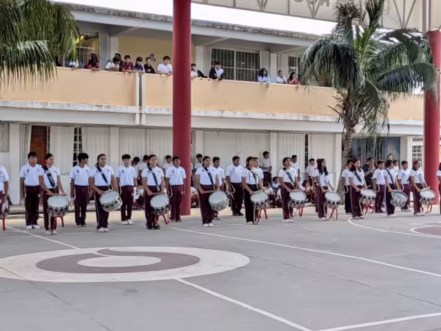 Ante la ausencia de apoyo oficial, el traslado de la delegación pudo realizarse mediante aportaciones económicas de madres y padres de familia