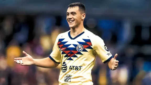 Viñas no estaba registrado y salió a calentar con el América