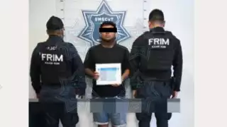 Detienen a sujeto y aseguran motocicleta robada en la SM 200 de Cancún