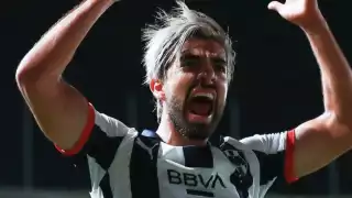 Rodolfo Pizarro levanto el título de Liga con Rayados en 2019. Foto: Instagram @rpizarrot