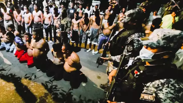 Según reportó el presidente de El Salvador en dos días detuvieron a más de 600 personas. Foto: Twitter @PNCSV