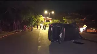 Vecinos dieron parte a los servicios de emergencia que llegaron al lugar para auxiliar a la joven.