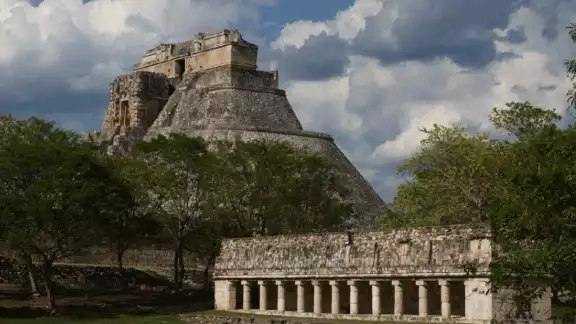 Sitios arqueológicos como Uxmal serán renovados para impulsar el turismo en Yucatán Sitios arqueológicos como Uxmal serán renovados para impulsar el turismo en Yucatán