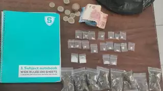 Los oficiales encontraron entre sus pertenencias 11 bolsitas que en su interior contenían marihuana