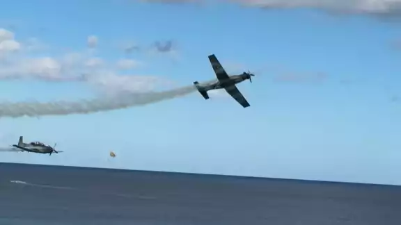 Algunos espectadores compartieron en redes sociales imágenes y videos de los aviones volando en formación Algunos espectadores compartieron en redes sociales imágenes y videos de los aviones volando en formación