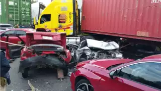 El accidente ocurrió en el kilómetro 108 en la autopista Pátzcuaro-Lázaro Cárdenas, cerca de la caseta de peaje de Taretan