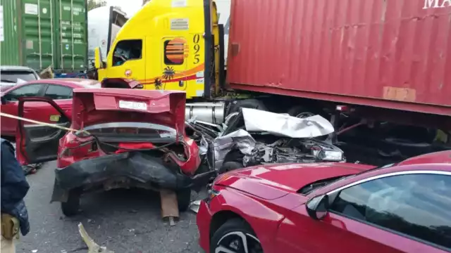 El accidente ocurrió en el kilómetro 108 en la autopista Pátzcuaro-Lázaro Cárdenas, cerca de la caseta de peaje de Taretan
