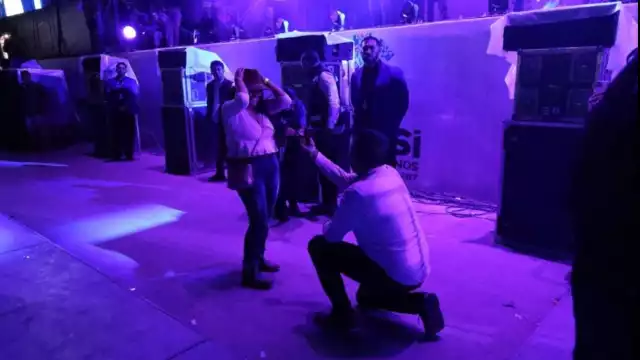 Con Banda MS de testigo, enamorado pide matrimonio a su novia