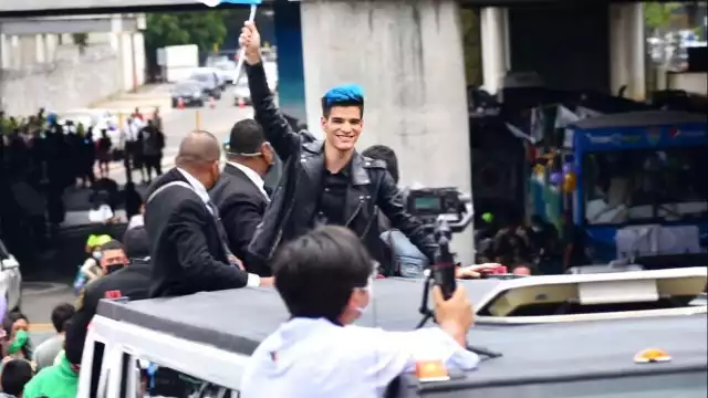 Nelson fue recibido con una caravana en su llegada a Guatemala