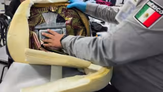 Hallan 12 kilos de cocaína ocultos en una silla de ruedas en el Aeropuerto Internacional de Cancún