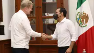 Mauricio Vila Dosal se reunió con el embajador de Canadá en México, Graeme C. Clark